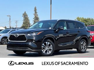 Used 2022 Toyota Highlander XLE FWD video 1