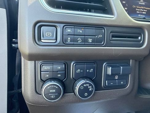 Used 2022 Chevrolet Tahoe Z71 w/ Z71 Off-Road Package AWD/4WD image 19