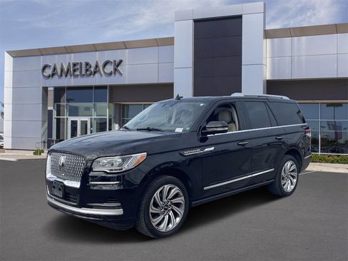 Used 2023 Lincoln Navigator Reserve image 1