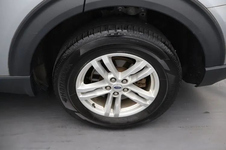 Used 2023 Ford Explorer XLT w/ Equipment Group 202A AWD/4WD image 39