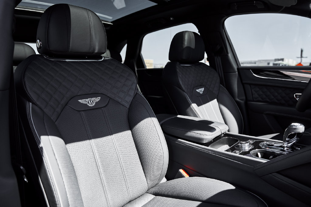 Used 2025 Bentley Bentayga AWD/4WD image 42