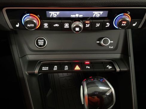 Certified 2025 Audi Q3 2.0T Premium w/ Convenience Package image 18