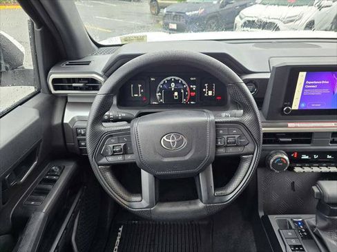 Certified 2025 Toyota Tacoma SR5 AWD/4WD image 21