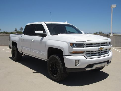 Used 2018 Chevrolet Silverado 1500 LT w/ All Star Edition AWD/4WD image 2
