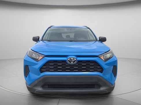 Used 2019 Toyota RAV4 LE FWD image 5