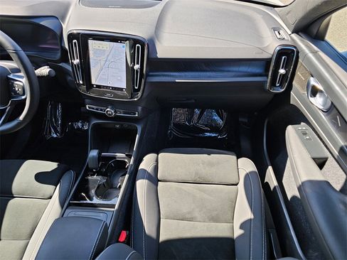 Used 2023 Volvo C40 P8 Recharge Ultimate image 14