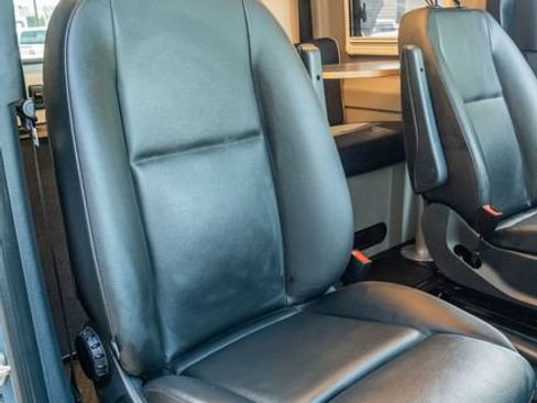 Used 2021 Mercedes-Benz Sprinter 2500 image 39