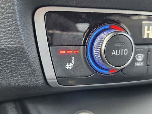 Used 2022 Audi Q3 2.0T Premium Plus w/ Premium Plus Package image 9