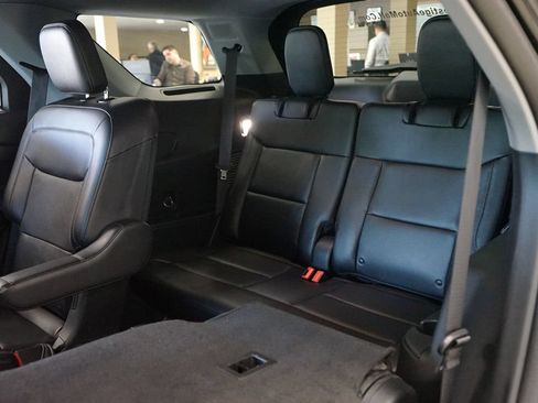 Used 2023 Ford Explorer Limited w/ Equipment Group 301A AWD/4WD image 15
