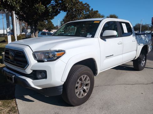 Used 2018 Toyota Tacoma SR5 image 5
