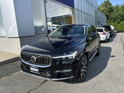 Certified 2023 Volvo XC60 T8 Ultimate w/ Climate Package AWD/4WD image 4