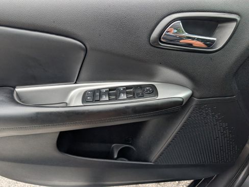 Used 2015 Dodge Journey SXT w/ Flexible Seating Group image 29