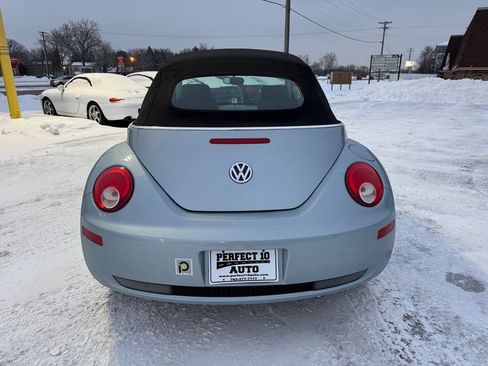 Used 2009 Volkswagen Beetle S image 6