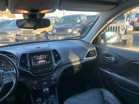 Used 2020 Jeep Cherokee Latitude Lux w/ Trailer Tow Group image 37