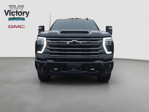 Used 2024 Chevrolet Silverado 3500 High Country w/ High Country Premium Package image 2
