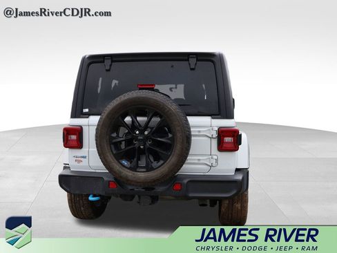 Used 2023 Jeep Wrangler Unlimited Sahara w/ Cold Weather Group AWD/4WD image 14