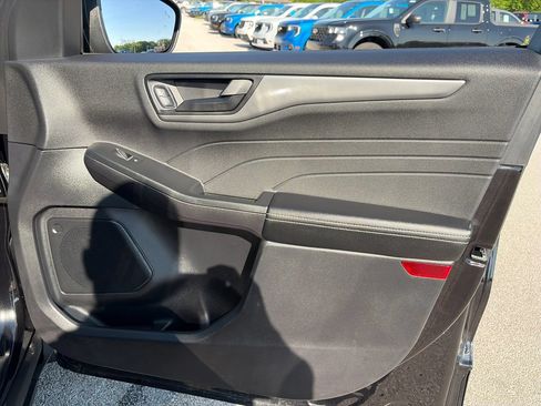 Used 2023 Ford Escape Active w/ Cold Weather Package FWD image 9