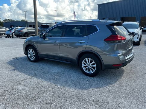 Used 2017 Nissan Rogue SV FWD image 6