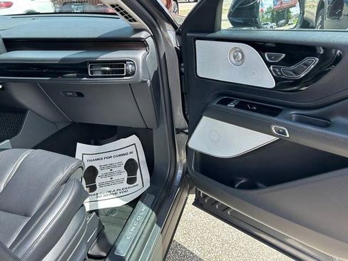 Used 2025 Lincoln Aviator Reserve w/ Luxury Package image 28