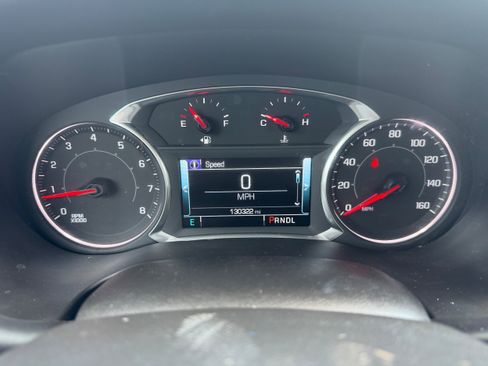 Used 2017 GMC Acadia SLT FWD image 2
