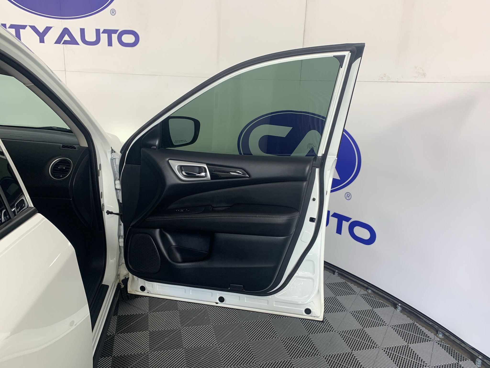 Used 2019 Nissan Pathfinder SV w/ Cargo Package FWD image 37