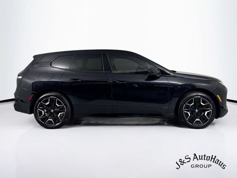 Used 2024 BMW iX xDrive50 w/ Sport Package AWD/4WD image 8