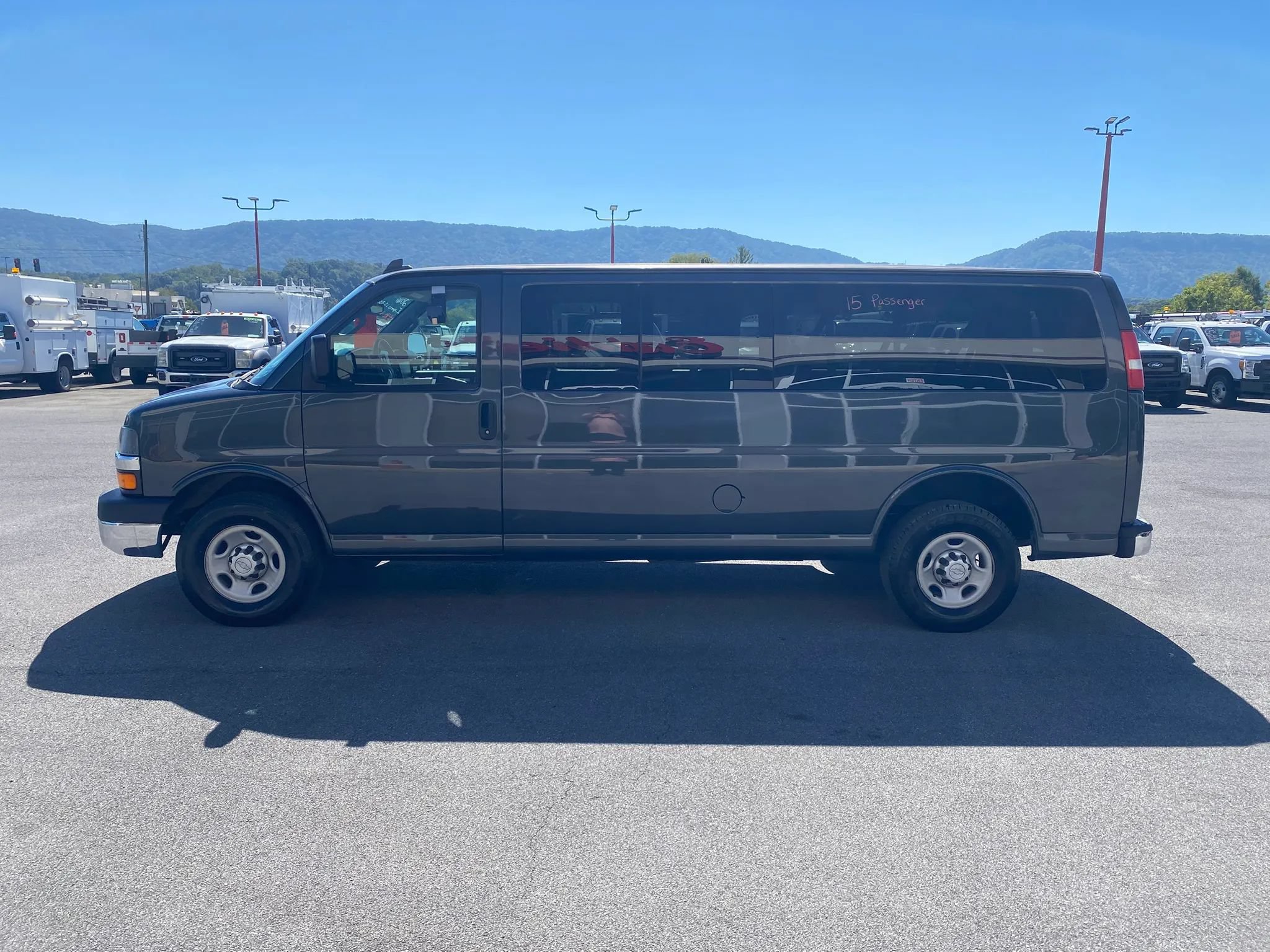 Used 2016 Chevrolet Express 3500 LS w/ Chrome Appearance Package RWD image 5