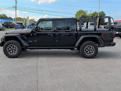 Used 2024 Jeep Gladiator Rubicon w/ Technology Group AWD/4WD image 4