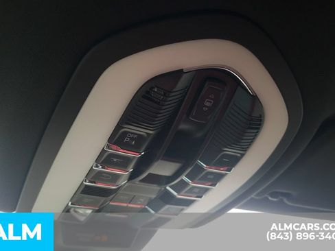 Used 2022 Porsche Macan AWD/4WD image 17