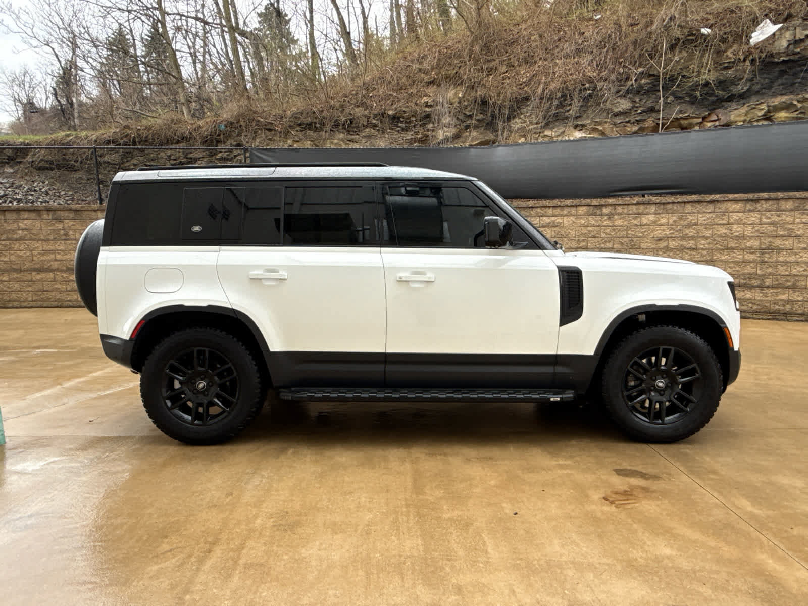Certified 2023 Land Rover Defender 110 S AWD/4WD image 7