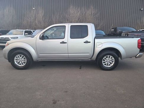 Used 2019 Nissan Frontier SV image 4