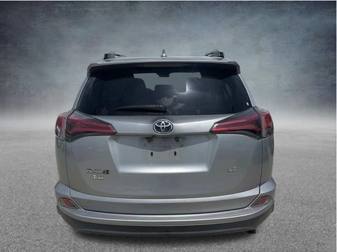 Used 2017 Toyota RAV4 LE FWD image 8