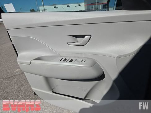 Used 2024 Hyundai Kona SEL image 17