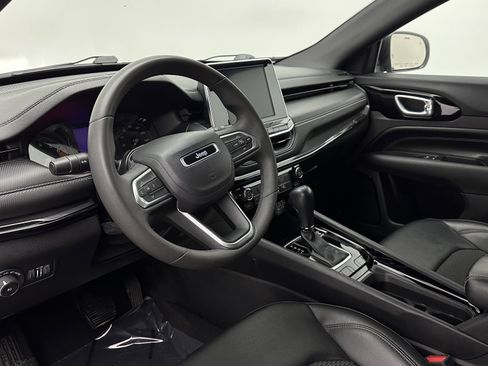 Used 2022 Jeep Compass Latitude FWD image 8