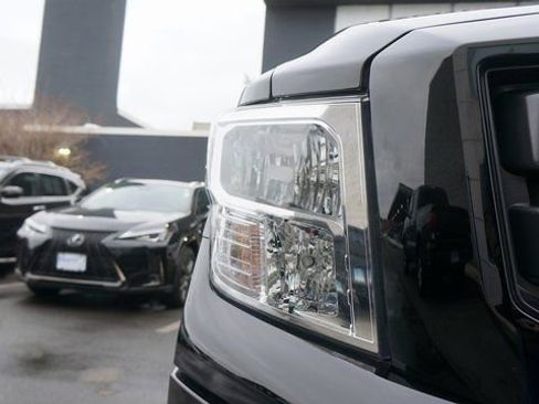 Used 2024 Nissan Titan SV w/ SV Convenience Package image 72