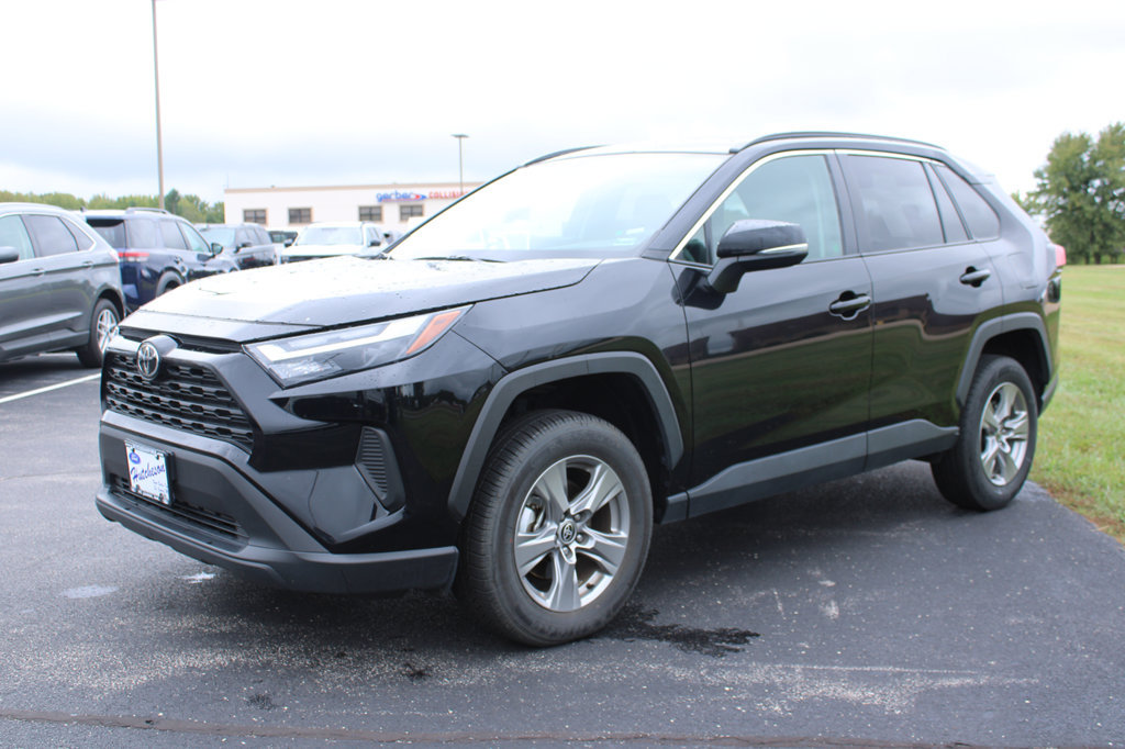 Used 2025 Toyota RAV4 XLE AWD/4WD image 3