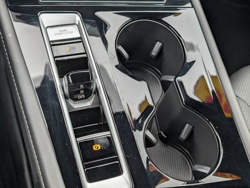 Used 2025 Volkswagen Atlas Cross Sport SE image 24