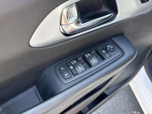 Used 2026 Chrysler Pacifica Limited FWD image 29