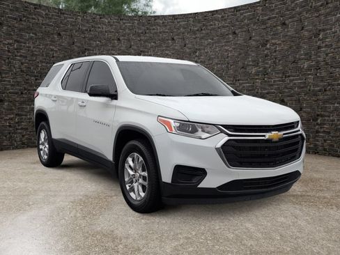 Used 2020 Chevrolet Traverse LS FWD image 2