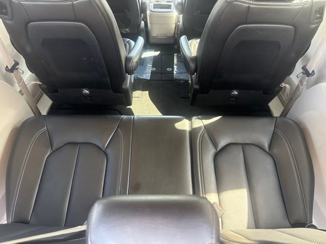 Used 2024 Chrysler Pacifica Touring-L FWD image 28