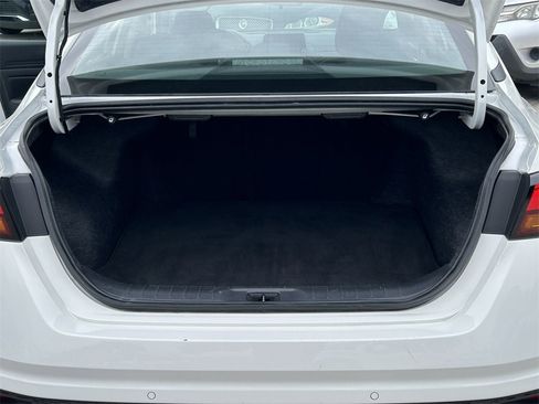 Used 2025 Nissan Altima 2.5 SV image 13