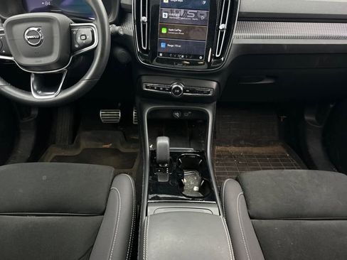 Used 2022 Volvo XC40 P8 Recharge Plus image 4