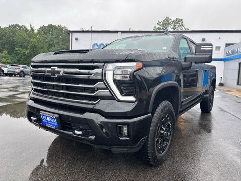 Used 2024 Chevrolet Silverado 3500 High Country w/ Midnight Edition AWD/4WD image 2
