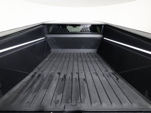 Used 2025 Tesla Cybertruck AWD Crew Cab image 9