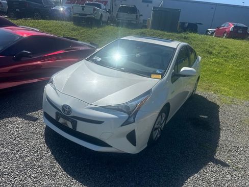 Used 2016 Toyota Prius Four w/ Advanced Technology Package FWD image 3