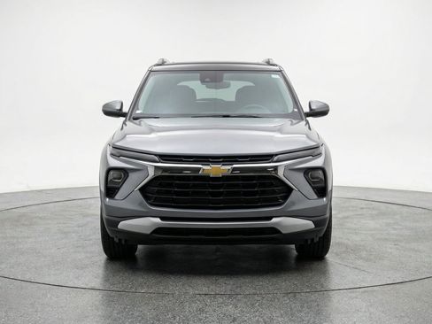 Used 2025 Chevrolet TrailBlazer LT FWD image 2