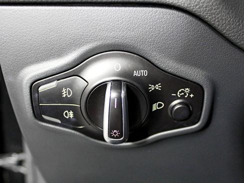 Used 2015 Audi SQ5 Prestige w/ Prestige Package image 21