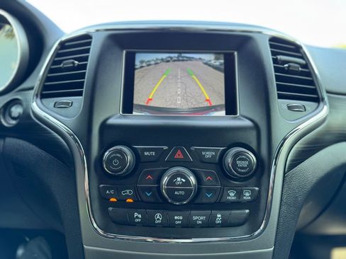 Used 2020 Jeep Grand Cherokee Laredo image 19