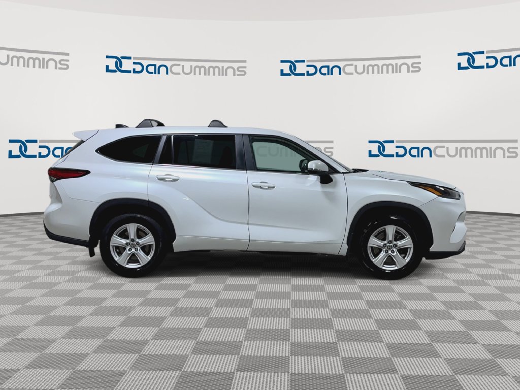 Used 2023 Toyota Highlander L FWD image 9