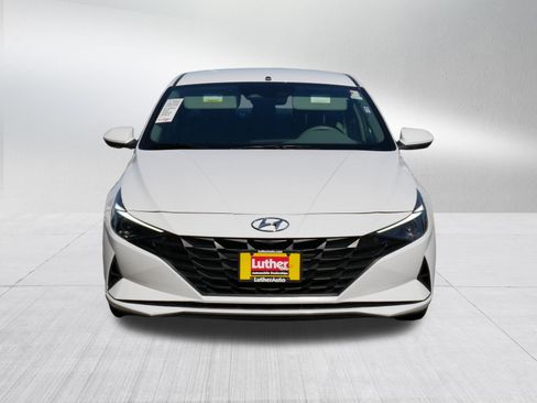 Used 2022 Hyundai Elantra SE FWD image 2
